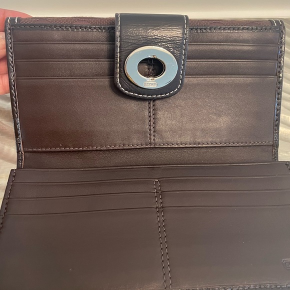 Authentic Signature Turnlock Coach Wallet - Picture 4 of 4